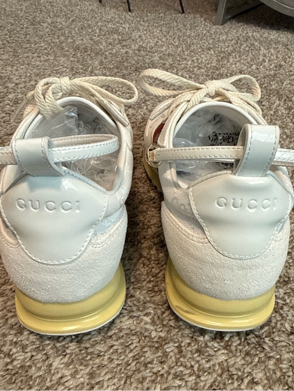 Authentic Gucci Cream Sneakers with Signature Green & Red Web small red spots - Picture 3 of 11